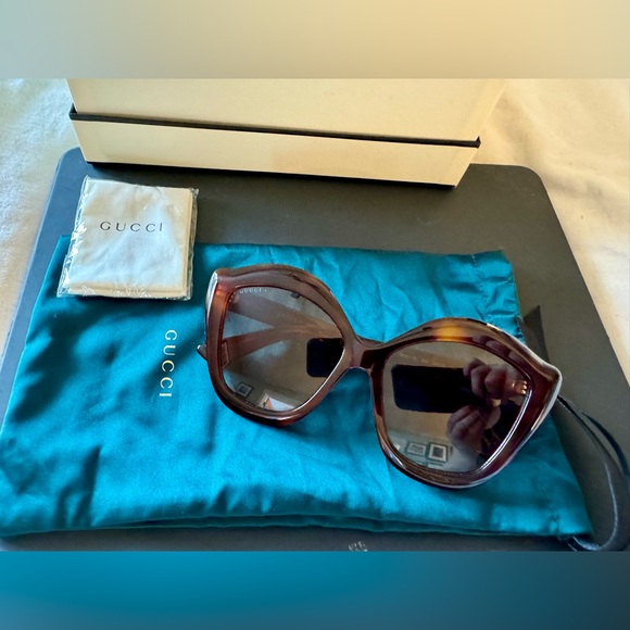 RARE GUCCI Vintage Tortoise
Brown Gradient Cat Eye Ladies Sunglasses - Picture 1 of 16